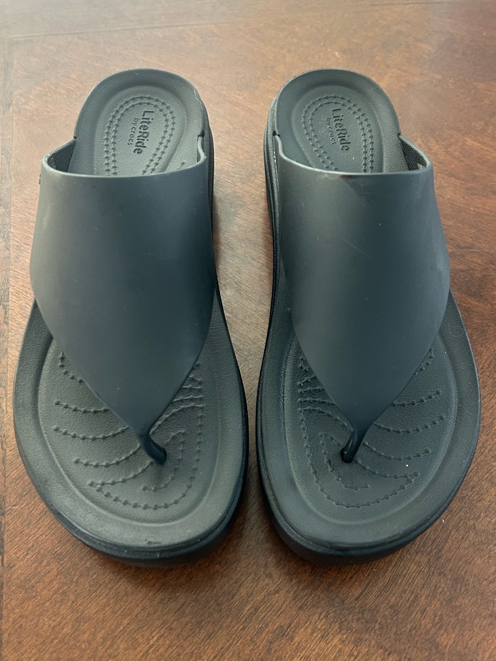 CROCS LiteRide Brooklyn Low Wedge Platform Thong Flip Flop Black Sandals Women 8